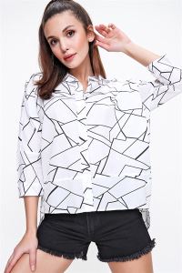Geometrik Desenli Yarasa Kol Yırtmaçlı Gömlek Beyaz