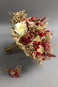 Beyaz ve Kırmızı Gelin Buketi ve Damat Yaka Çiçeği