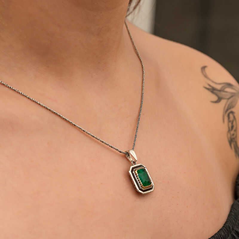 Silver Green Stone Authentic Womens Necklace.